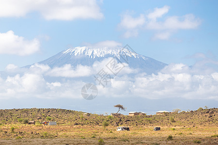 乞力马扎罗俯视非洲草原国家冰川风景旅行顶峰衬套荒野火山岩石房子图片