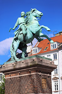 丹麦哥本哈根广场历史性观光雕像马术旅行地标建筑景观板条教会图片