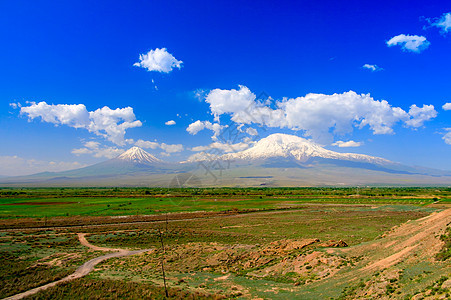 从亚美尼亚一侧到阿拉拉特山的全景图片