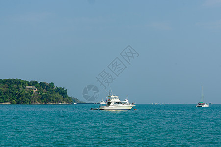 在泰国普吉岛著名景点的海滩上乘船的美景海景图片