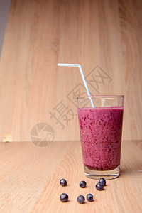 蓝莓冰凉水和新鲜浆果水果食物叶子酸奶早餐饮料薄荷牛奶奶油果汁图片