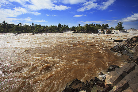 水落下或Mekong河 在Caparasak南部图片