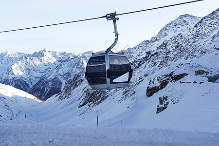 山地滑雪电梯运输缆车蓝色运动索道高山白色升降椅电缆图片