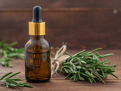 罗斯玛丽基本油草本香气疗法玻璃化妆品瓶子绿色药品木头芳香图片