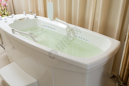 清空的按摩浴缸 水池里装满了水房子漩涡浴室奢华龙头装饰房间水疗风格制品图片