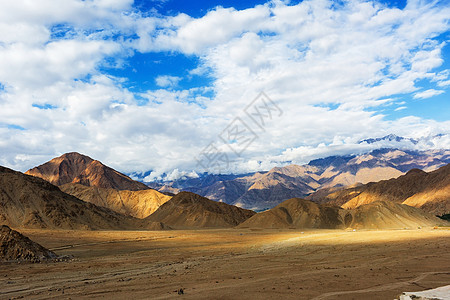 公路隧道莱拉达赫自然景观旅游地区天空旅行目的地背景