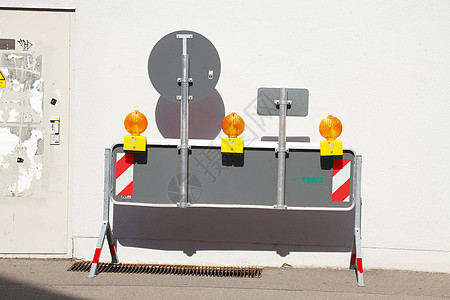 建筑工地标志联盟警示灯击剑工程护栏交通施工灯道路信号背景图片
