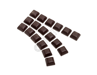 暗巧克力的切片 在光背景上食物甜点甜蜜巧克力糖果苦乐可可图片