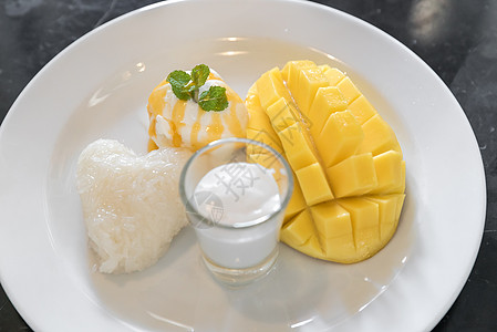 芒果加粘糊米饭椰子牛奶托盘糯米甜点坚果黄色冰淇淋食物水果图片