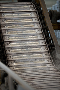 铝造型厂的一批原铝制品堆积钢坯乙炔焊机焊接劳动库存建造腐蚀材料黄铜图片