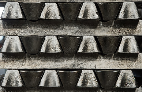 铝造型厂的一批原铝制品堆积焊机技术制造业生产库存乙炔酒吧金属焊接金条图片