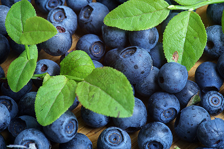 烧烤食材Bilberry 特写农业健康饮食食品蓝色浆果乡村桌子覆盆子营养采摘背景