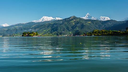 马恰布沙雷和安纳普尔纳三世在尼泊尔波克拉见了Pokhara爬坡山脉旅游场景冒险旅行鱼尾顶峰蓝天支撑图片