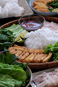 越南食物 面包豆玛姆菜肴美食托盘盘子沙拉课程包子蔬菜香料面条图片