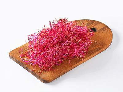 菜根芽砧板伴奏豆芽食物营养沙拉蔬菜紫色背景图片