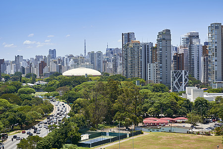 巴西圣保罗市Ibirapuera公园运输天际景观城市市中心大街天空基础设施交通场景图片