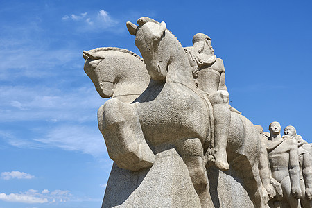 巴西圣保罗比布拉波拉公园的班达拉斯纪念碑男人城市文化纪念碑雕塑历史性建筑建筑学地标马匹图片