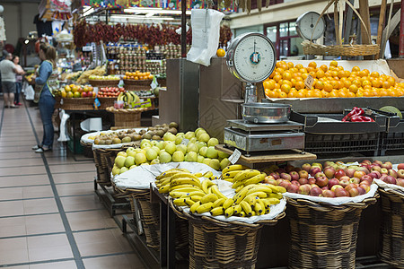 波马代拉岛的新鲜异国水果热带展示生产农民食物市场杂货店橙子销售指令图片