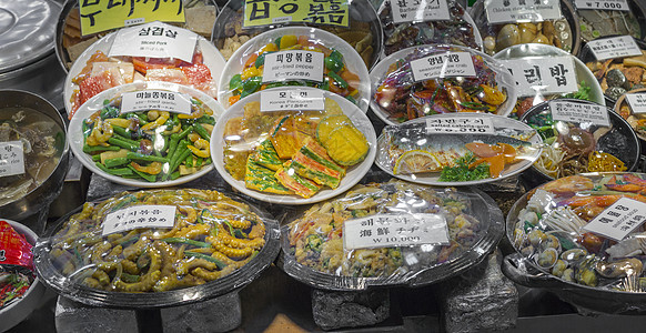 韩国在韩国首尔的当地市场买菜餐厅美食盘子时间营养午餐肉汤牛肉烹饪蔬菜图片