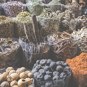 迪拜或老苏克是杜巴的传统市场零售食物肉桂花瓣销售味道藏红花旅行胡椒环境图片