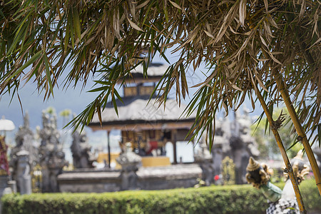 印度尼西亚巴厘岛的湖历史晴天反射上帝石头寺庙吸引力宗教天空精神图片