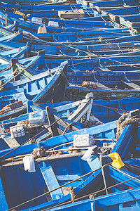 索维拉摩洛哥非洲的蓝色渔船运输男生船长港口海岸工作船只支撑绳索码头图片