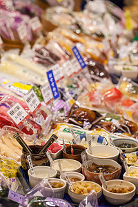 在日本的传统市场访问价格异国行人蔬菜店铺商业情调食物化妆品图片