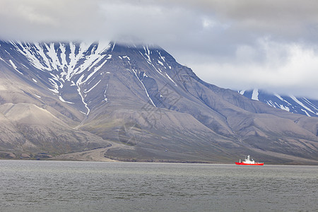 长年停靠的Norge游艇风景美景b游客桅杆航程渔船薄雾冒险峡湾乘客阴霾码头图片
