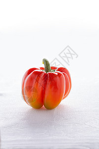 白色背景上孤立的红胡椒蔬菜红色烹饪辣椒食物绿色香料图片