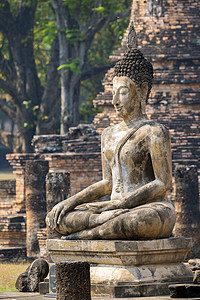 泰国苏霍泰历史公园 佛像 旧城世界公园石头宝塔寺庙遗产游客城市历史宗教图片