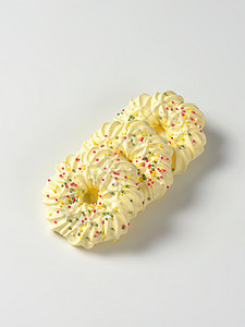 美花饼干黄色装饰小雨配料食物糖果花圈形背景图片