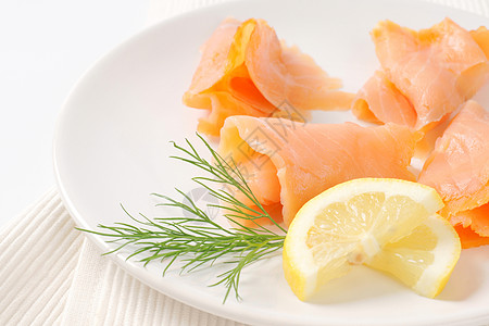 烟熏鲑鱼切片美食起动机盘子食物柠檬图片