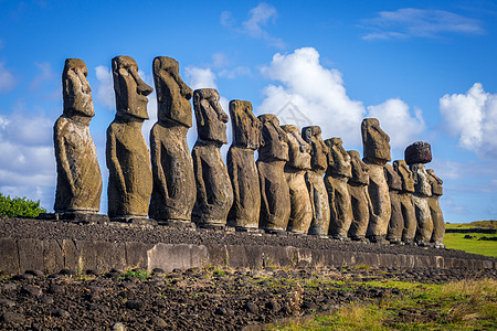Moais 雕像 阿胡汤加里基 东岛石头照片石像晴天团体考古学纪念碑历史文化旅游图片