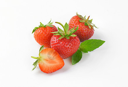 新鲜草莓  整半红色水果高架食物横截面背景图片