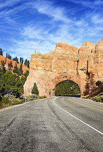 岩中的隧道侵蚀沙漠橙子石峰石头生态远景旅游大教堂公园图片