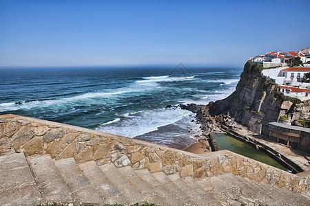 悬崖和大西洋上的标记 圣灵海岸线房屋村庄水池海岸晴天太阳地标海洋波浪图片