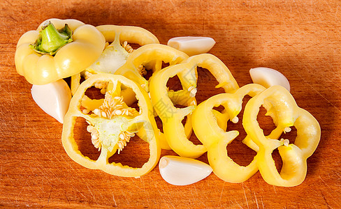 切黄胡椒和大蒜丁图片