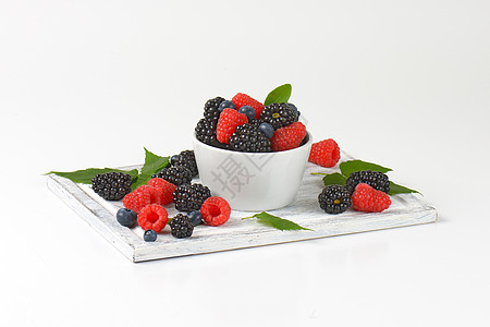 新鲜蓝莓 黑莓和草莓食物团体水果森林浆果图片
