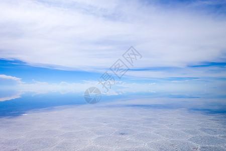 户外旅行玻利维亚Uyuni沙漠Salar旅游天空反射旅行地平线风景蓝色高原沙漠公寓背景