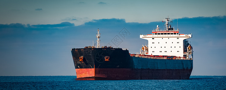黑货货船进口插图航海黑色物流运输蓝色红色商业船运图片