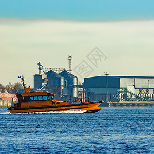 橙色领航船引擎护航海岸线海岸血管船运发动机橙子拖船全体图片
