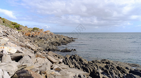 岩石和海洋蓝色环境晴天荒野阳光娱乐海岸线天空海滩旅游图片