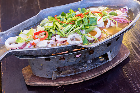 含石灰的蒸蒸章鱼午餐海鲜盘子烹饪食物鱿鱼柠檬美食蒸汽胡椒图片