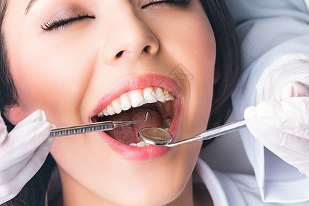 牙科医生检查牙齿医生药品治疗女士医院专家镜子成人口服病人图片