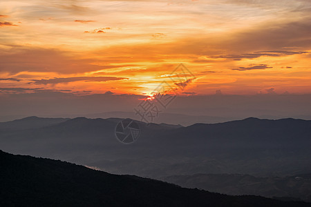 普济法森林公园日落森林旅行风景太阳天空顶峰公园景点阳光橙子图片