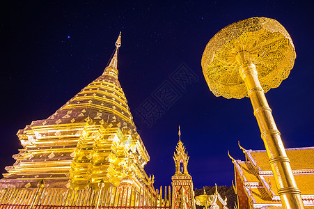 泰国清迈的Wathra 那个Doi Suthep建筑学天空蓝色佛教徒佛塔寺庙文化旅行奢华宝塔图片
