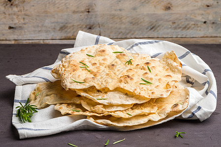 起酥油自制热教堂面包烹饪阴影油炸蔬菜文化盘子小麦手工早餐背景