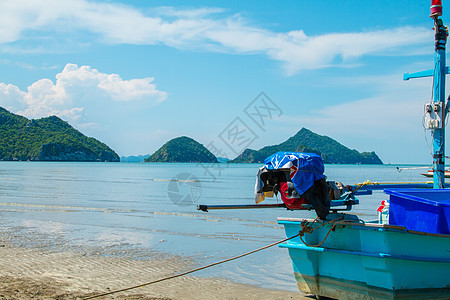 泰国渔船用作在海中寻找鱼的交通工具日落蓝色海洋旅行渔夫工作运输天空女王芦苇图片
