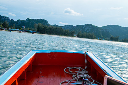 泰国渔船用作在海中寻找鱼的交通工具天空食物芦苇旅行渔民海岸血管海滩工作动物图片