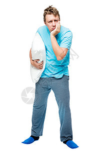 穿着睡衣的沉睡男人 手拿着枕头在白背上图片